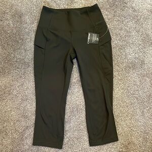NWT Eddie Bauer capri crop leggings